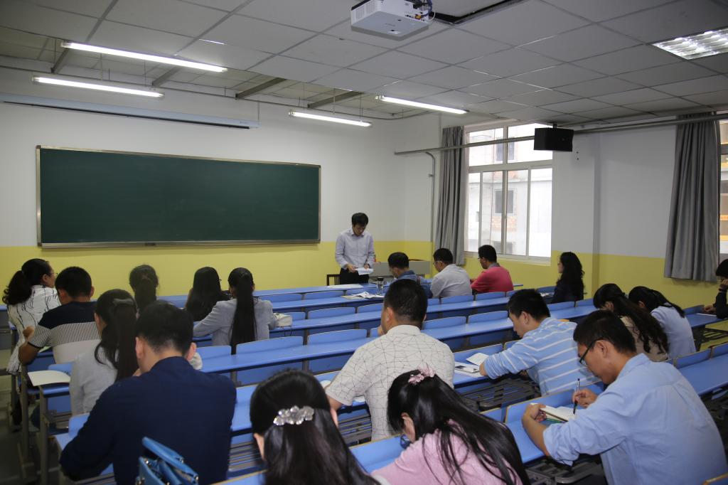 伟德bv1946官网举行新进教师试讲活动