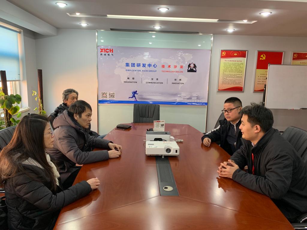 伟德bv1946官网经理岳忠玉、副经理丁琦一行与企业方交谈