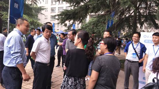 伟德bv1946官网迎接2019级新生3.jpg