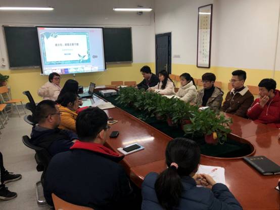 伟德bv1946官网召开班主任、班级主要干部班级管理培训会 (2).jpg